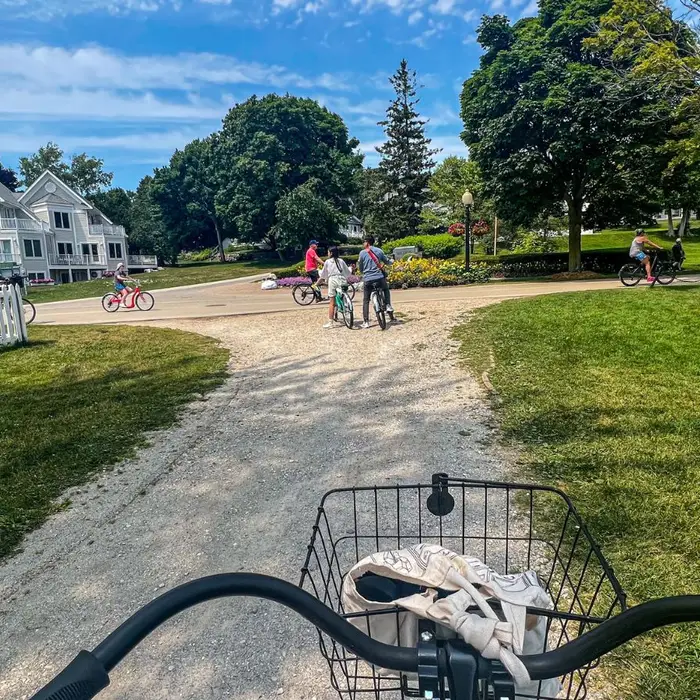 12 romantic places on Mackinac Island for a car-free Valentine escape