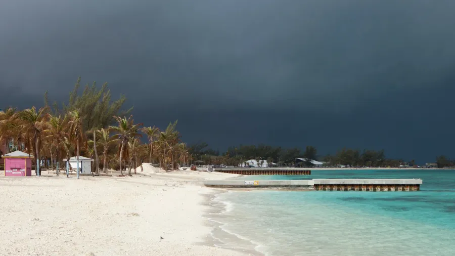 approaching hurrican in bahamas