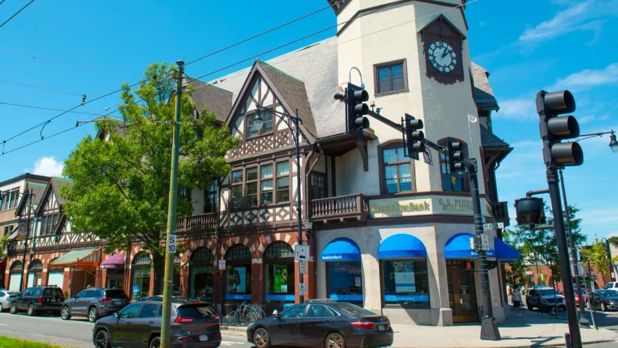 brookline bank building at coolidge corner on beacon street at