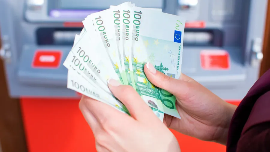 cash out money at an atm