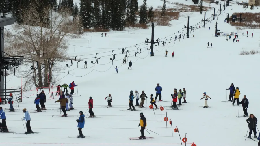 connection ski lift between alta and snowbird ski resorts in