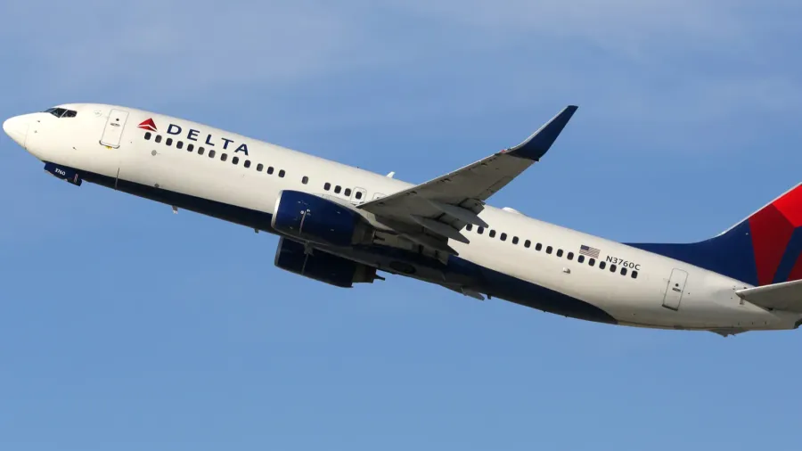 delta air lines boeing 737800 airplane