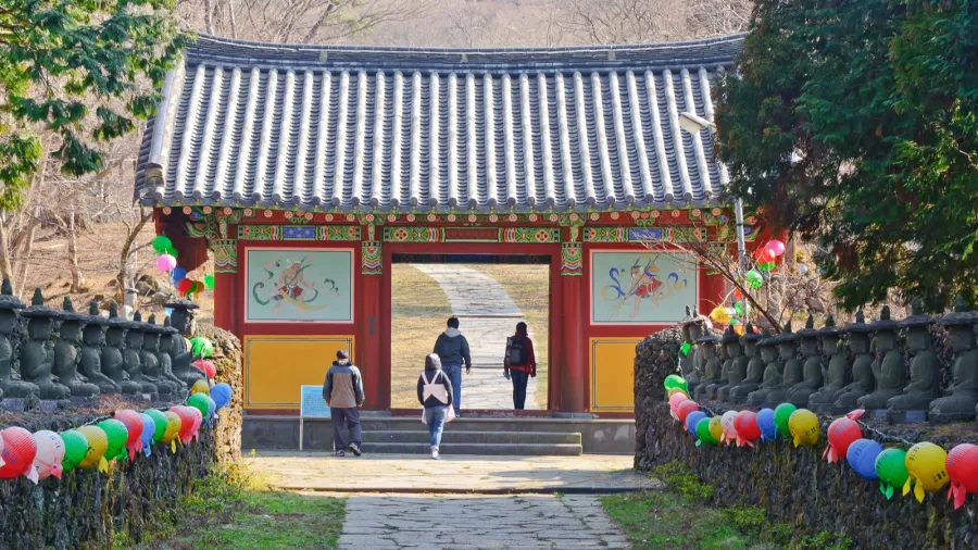entering alley and gate of gwaneumsa buddhist temple