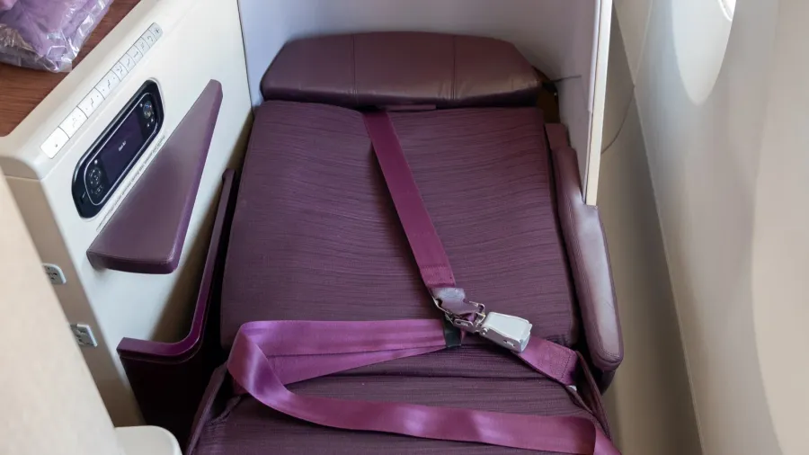 flat bed business class seat travel