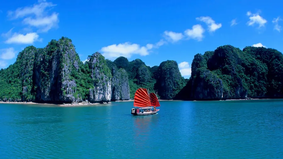 ha long bay  quang ninh  vietnam