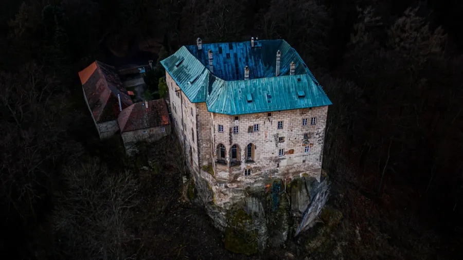 houska castle is an early gothic castle it is one