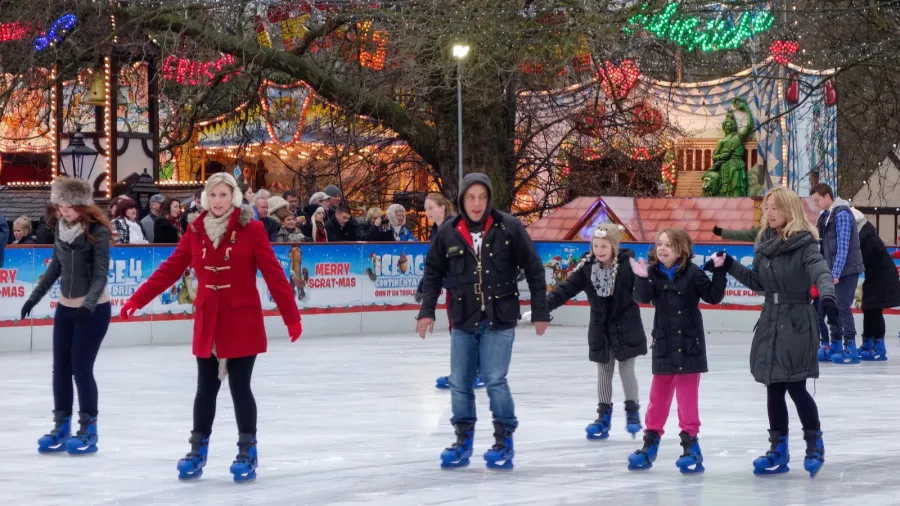 ice skating in hyde park