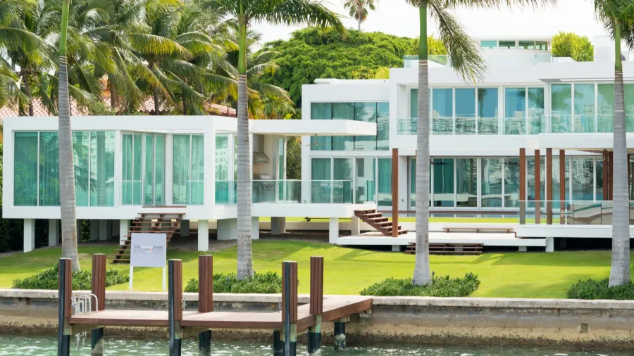luxurious mansion on star island in miami