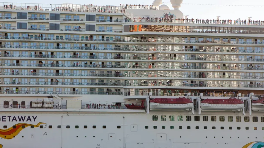 miami beach fl usa  october 9 2016 giant cruise