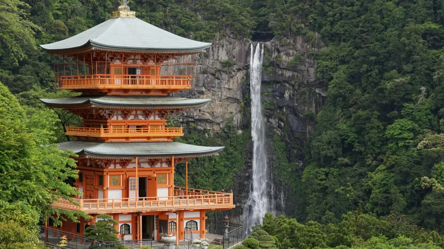 nachi waterfalls nachinotaki and three stories pagoda