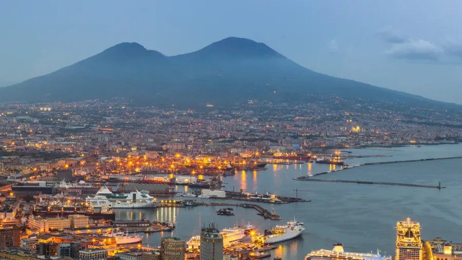 napoli and mount vesuvius in italy