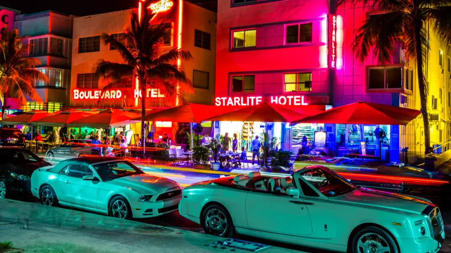 night view at ocean drive in south miami