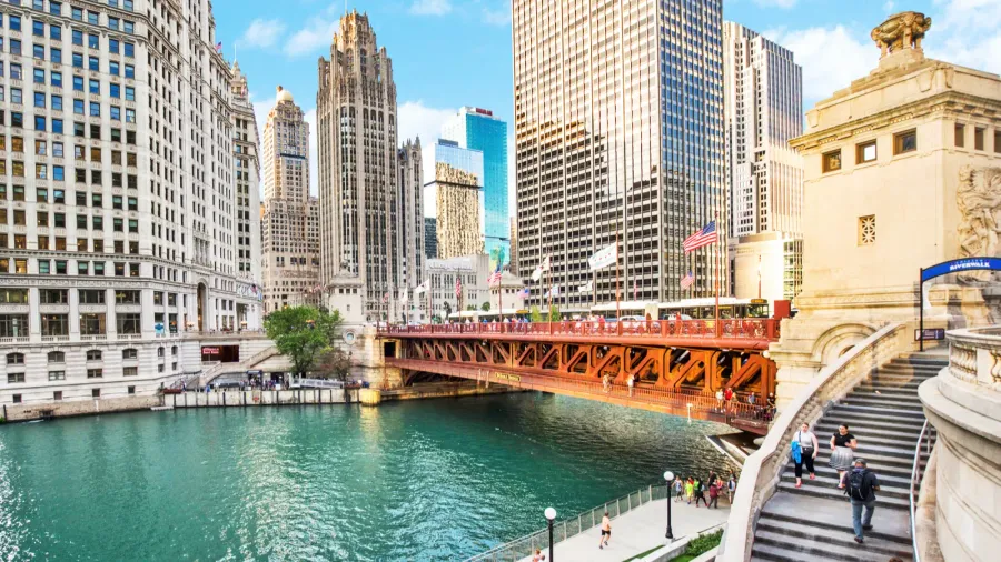 northern chicago river riverwalk on north branch chicago river in