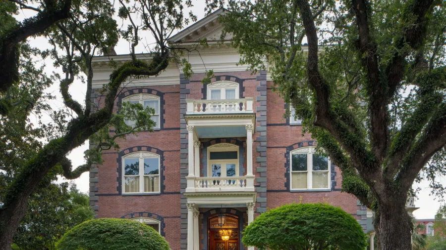 photo of historic architecture in charleston sc usa