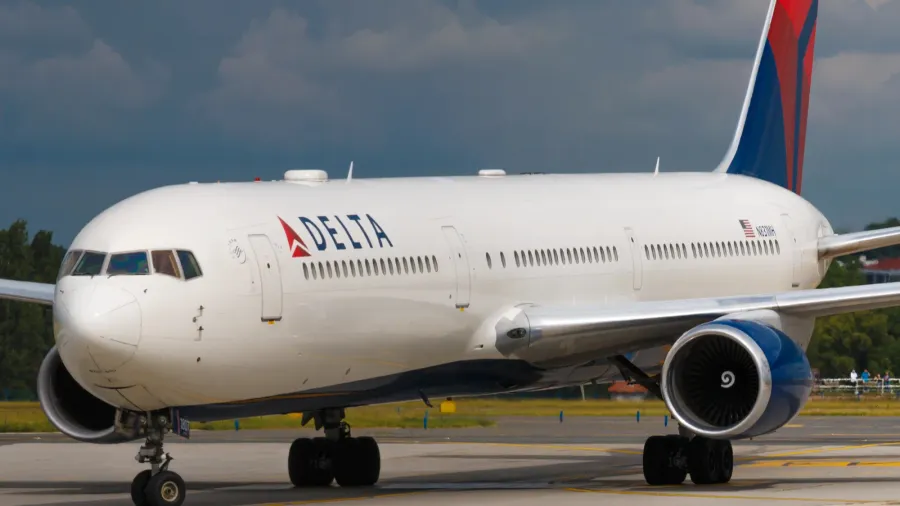 prague  june 16 delta airlines boeing b767400 taxis after