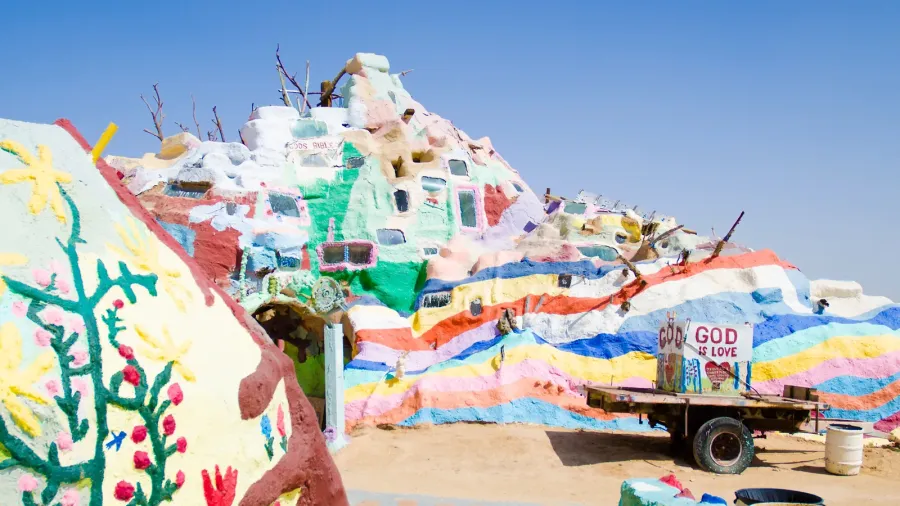 salvation mountain next to slab city