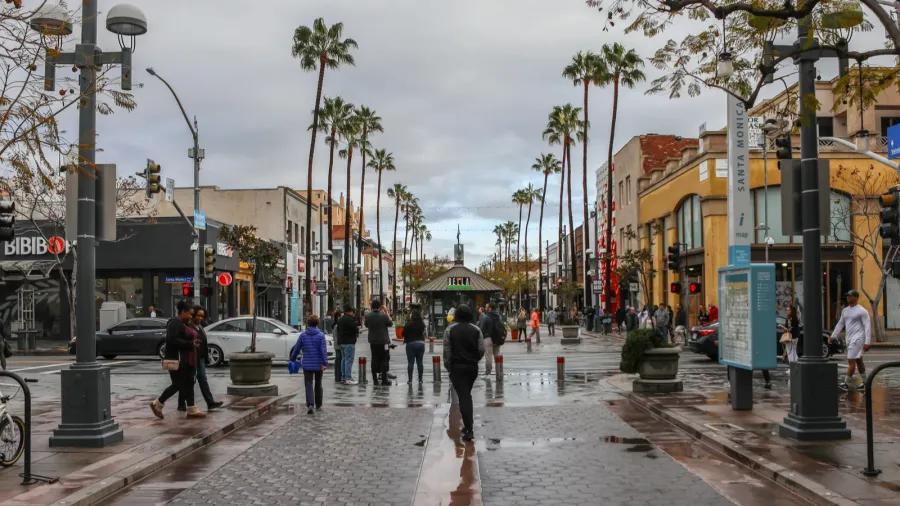 the famous santa monica 3rd street