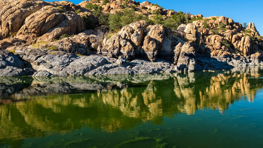 the natural beauty of watson lake in prescott arizona in