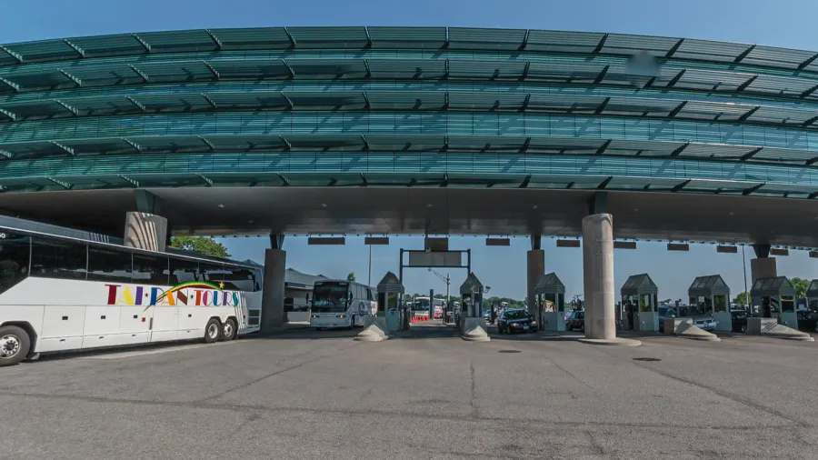 us canada border control office building at buffalo