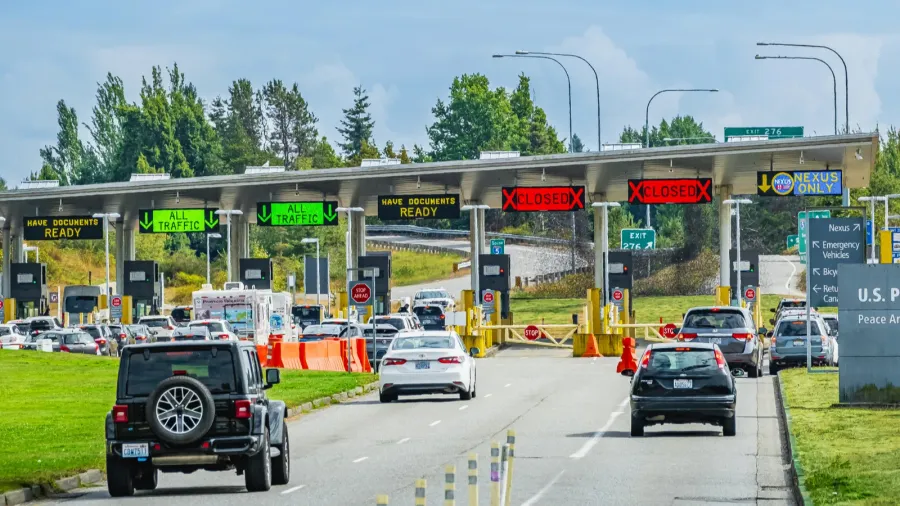 uscanada border peace arch washington state usa border crossing between