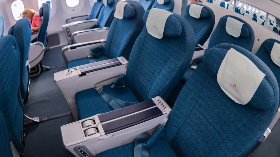 vietnam airlines premium economy cabin